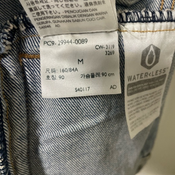 Levi’s Classic Eco-Friendly Waterless Trucker Jean Jacket – Light Wash SZ Medium - Picture 7 of 7